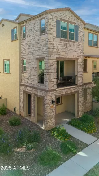 Photo #4: 6938376 Listing