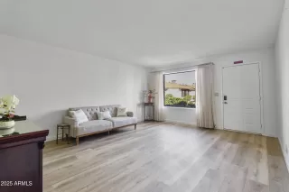 Photo #4: 6938436 Listing