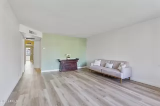 Photo #5: 6938436 Listing