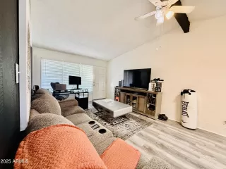 Photo #3: 6938567 Listing