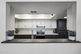 Photo #4: 6938630 Listing