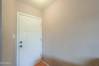 Photo #6: 6938776 Listing