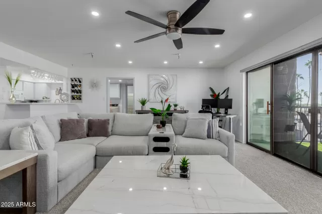 MLS: 6938900 Condo For Sale