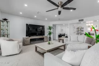 Photo #5: 6938900 Listing