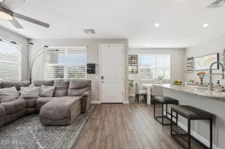 Photo #4: 6939087 Listing