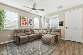 Photo #5: 6939087 Listing