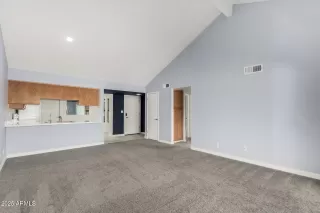 Photo #6: 6939446 Listing