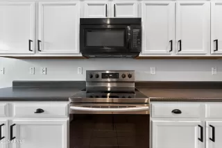 Photo #2: 6939453 Listing 