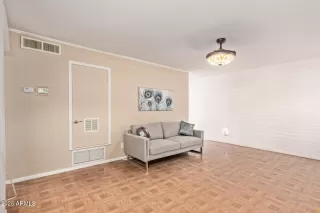 Photo #3: 6939791 Listing 