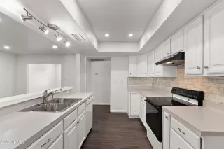 Photo #5: 6940790 Listing