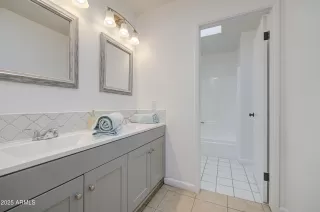 Photo #6: 6940845 Listing