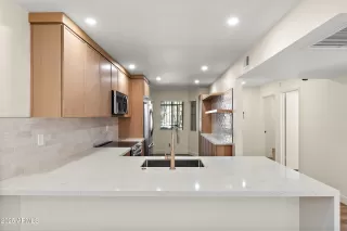 Photo #3: 6940919 Listing 