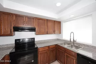 Photo #4: 6940923 Listing