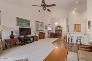 Photo #4: 6941132 Listing