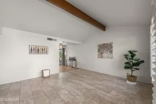 Photo #5: 6941276 Listing