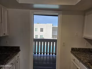 Photo #5: 6941486 Listing