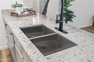 Photo #5: 6941608 Listing