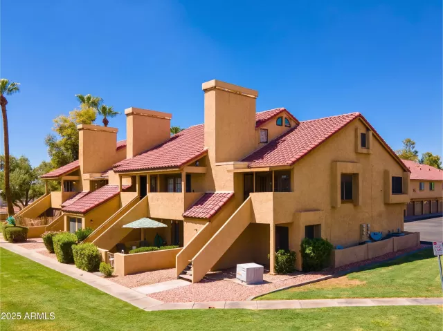 MLS: 6941852 Condo For Sale