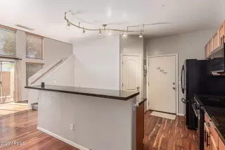 Photo #6: 6941956 Listing