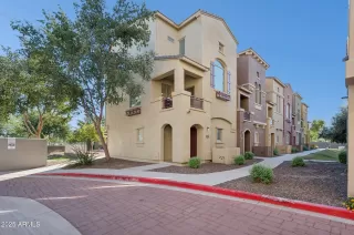 Photo #4: 6942326 Listing