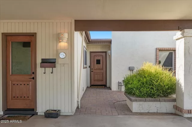 MLS: 6942332 Condo For Sale