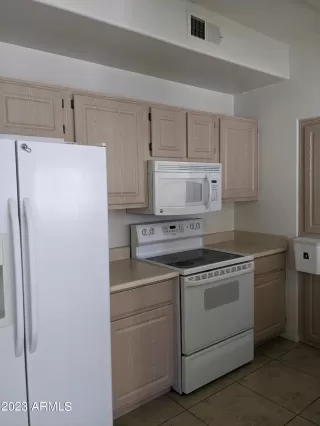 Photo #5: 6942776 Listing