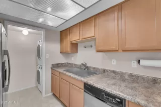 Photo #6: 6942905 Listing