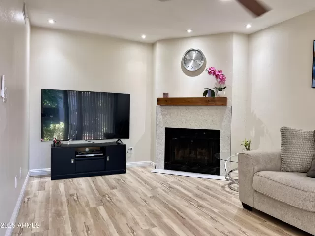 MLS: 6942962 Condo For Sale