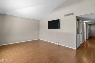 Photo #3: 6943316 Listing