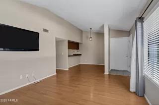 Photo #4: 6943316 Listing