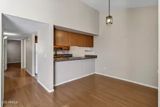 Photo #6: 6943316 Listing