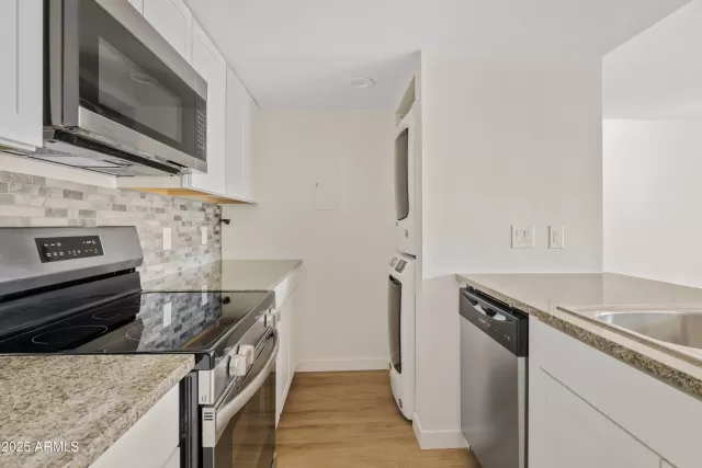 MLS: 6943488 Condo For Sale