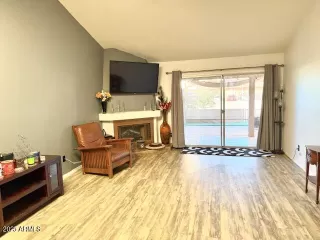 Photo #3: 6943728 Listing