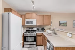 Photo #6: 6943887 Listing 