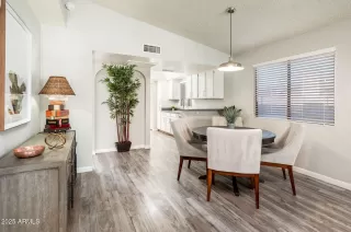 Photo #6: 6943954 Listing