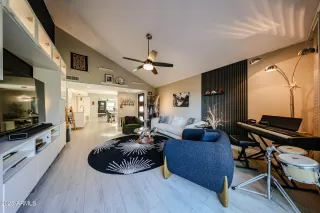 Photo #3: 6943989 Listing