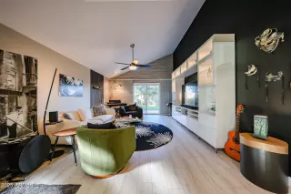 Photo #4: 6943989 Listing