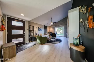 Photo #5: 6943989 Listing