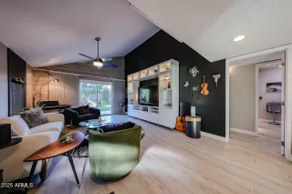 Photo #6: 6943989 Listing