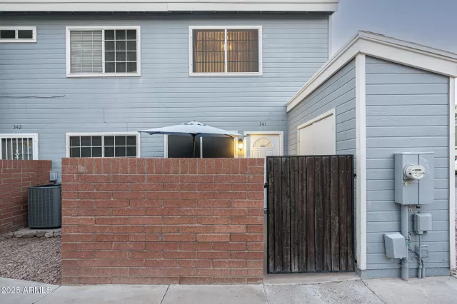 MLS: 6944053 Condo For Sale