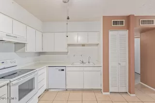 Photo #6: 6944109 Listing