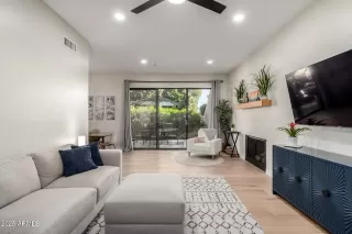 Photo #3: 6944339 Listing