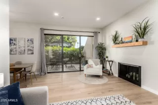 Photo #4: 6944339 Listing