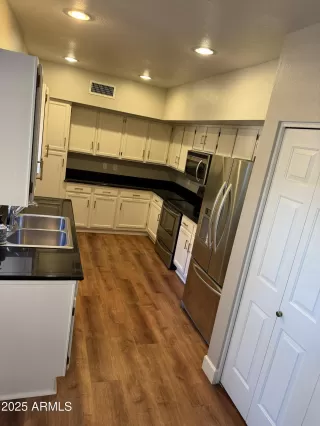 Photo #3: 6944756 Listing