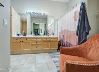 Photo #5: 6945134 Listing