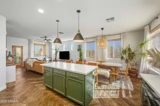 Photo #1: 6945314 Listing 