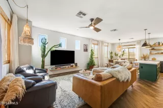 Photo #2: 6945314 Listing 