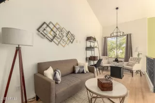 Photo #5: 6945781 Listing 