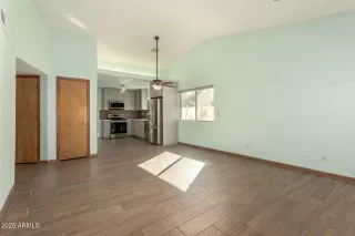 Photo #2: 6945882 Listing 