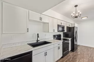 Photo #5: 6945887 Listing 